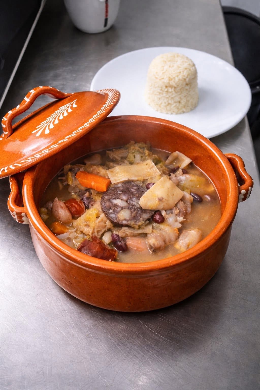 Ragoût traditionnel mijoté en terrine